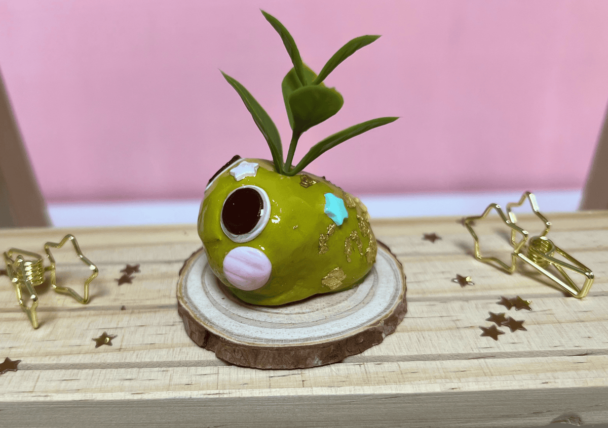 Clay Froggy "Rino" Green - pointed leaves