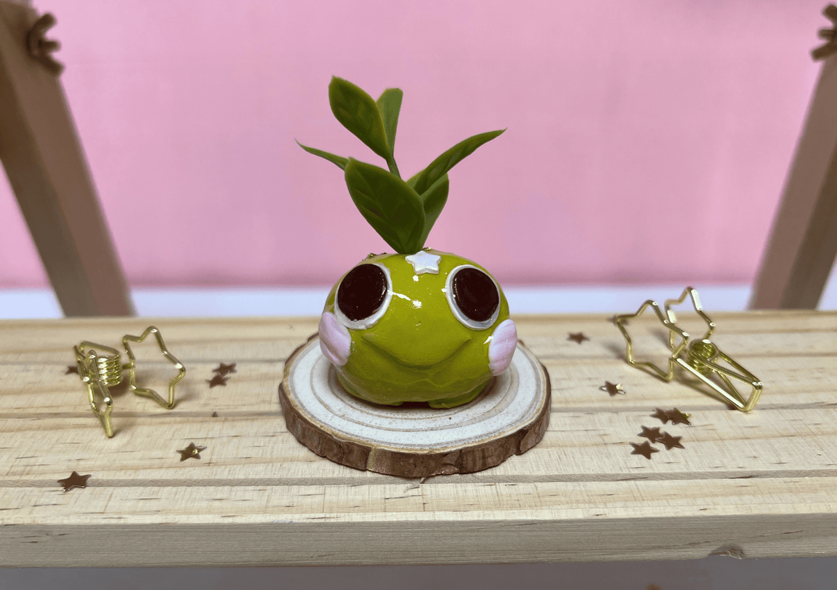 Clay Froggy "Rino" Green - pointed leaves