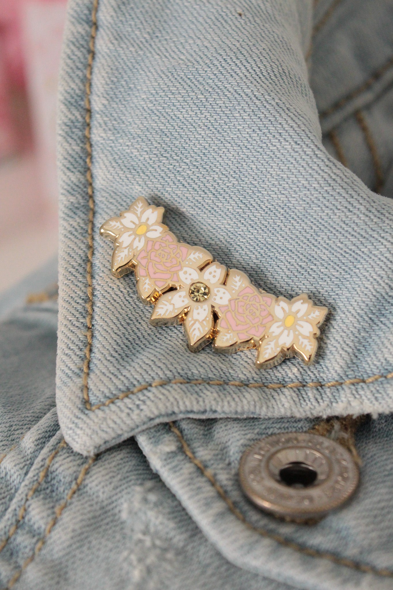 Blooming Beauty: Floral Wreath Enamel Pin - Elegant accessory for shirts, blouses, jackets and more! - Charenji