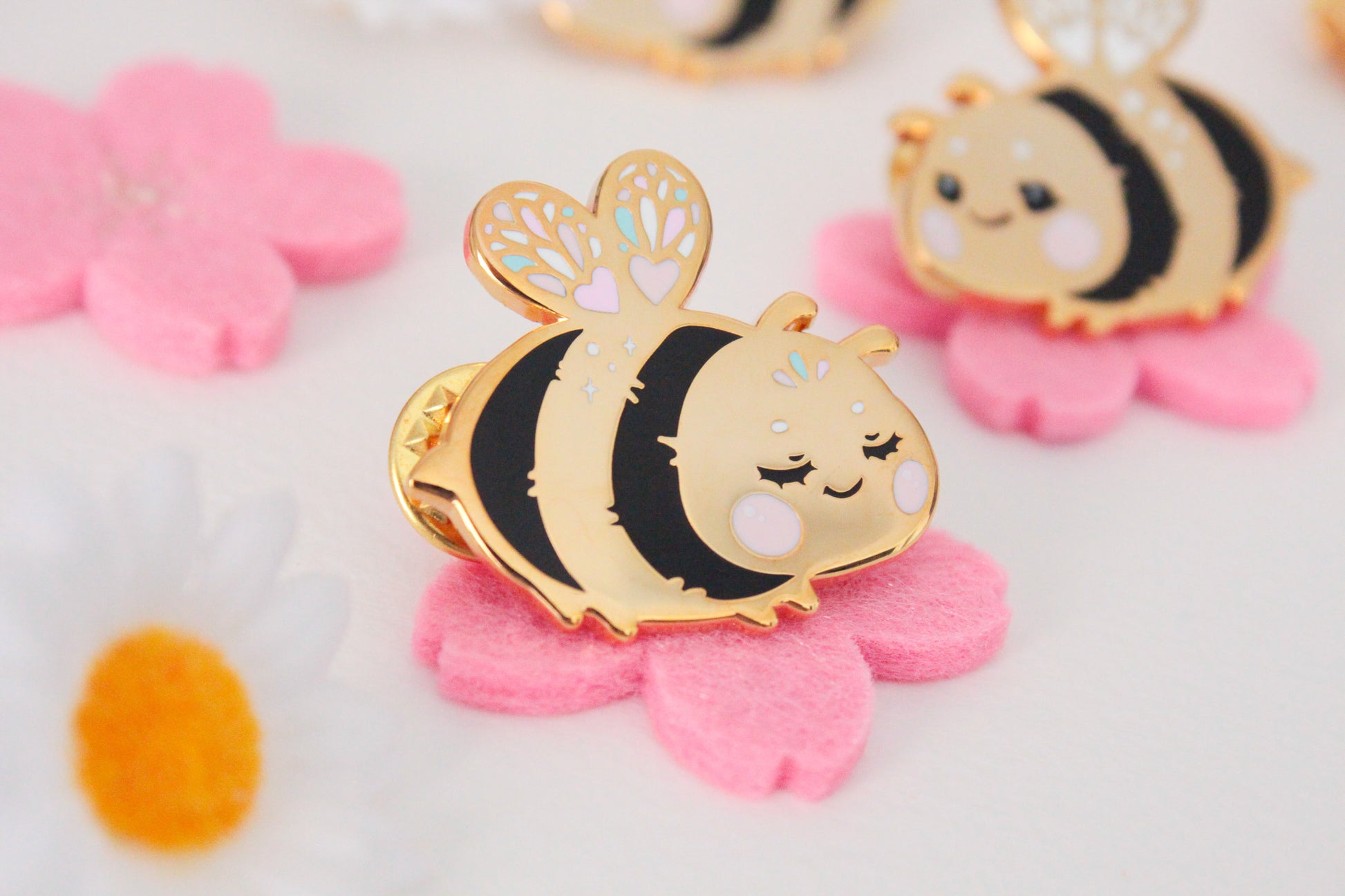 Adorable bee "Beelinda" enamel pin - bee-lieve in yourself - Charenji