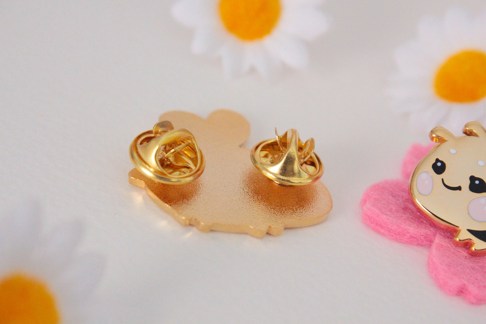 Cute and shiny bumblebee enamel pin "Honey" - Believe in Yourself - with glossy backing card - Charenji