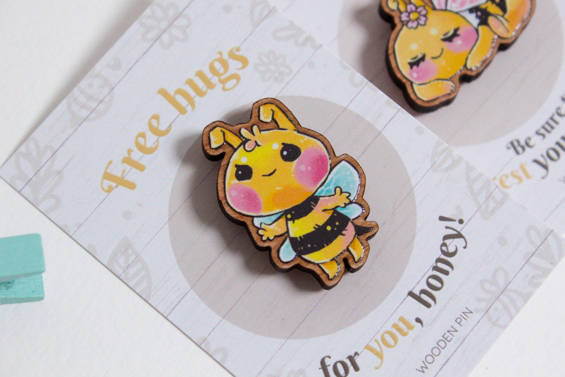 Bee Wooden Pin with Inspirational Quote - Free Hugs - Cute 3 cm Bee Motif Pins - Charenji