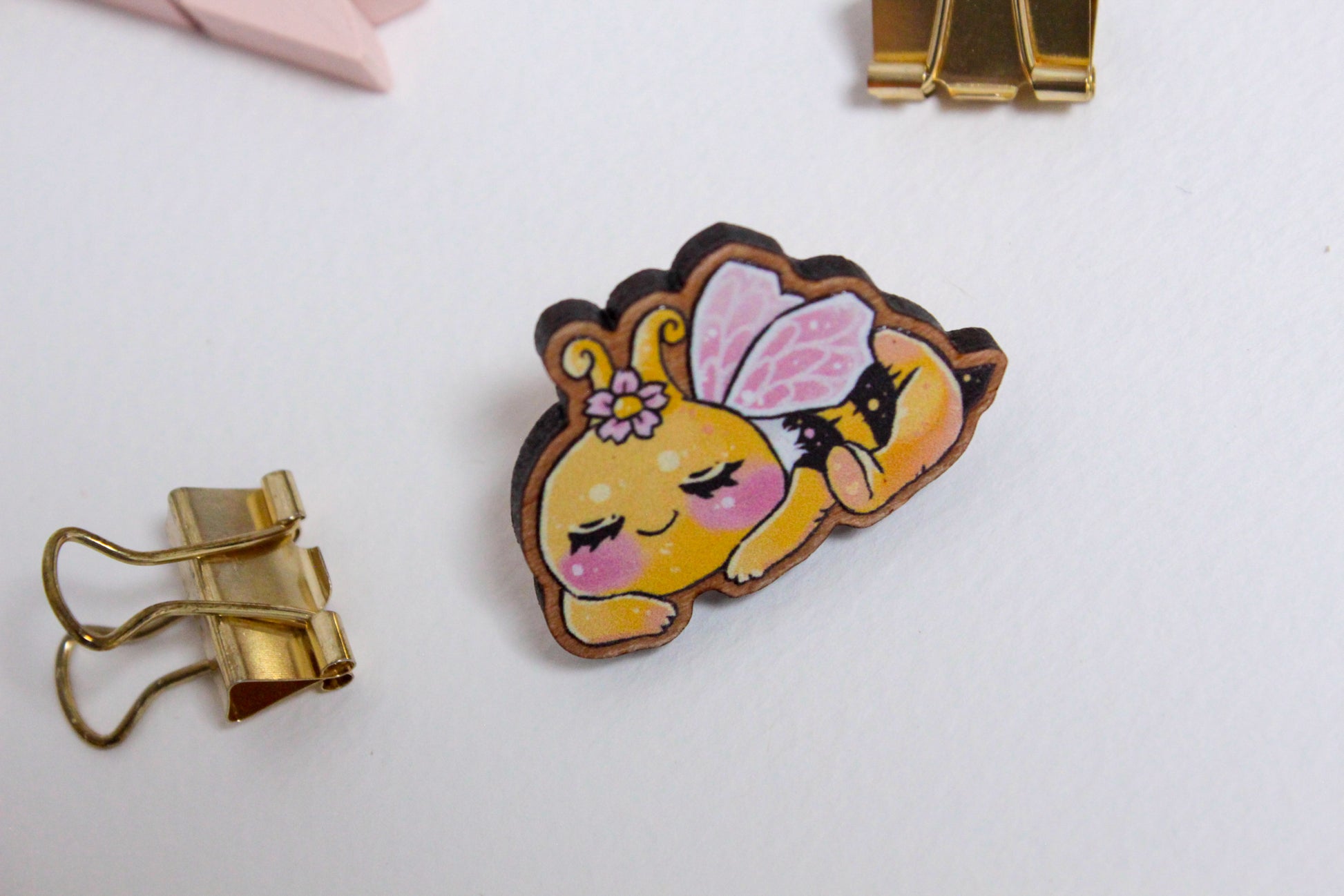 Bee Wooden Pin with Inspirational Quote - Rest your wings, busy bee - Cute 3 cm Bee Motif Pins - Charenji