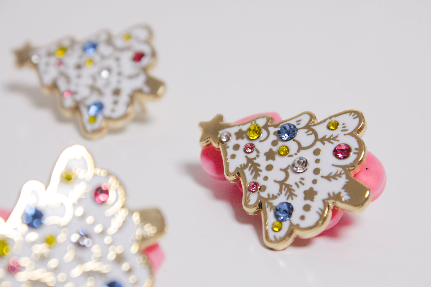 Christmas tree enamel pin - Gold and white with colorful rhinestones - For a bright Christmas - Charenji