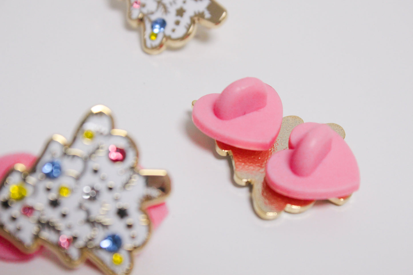 Christmas tree enamel pin - Gold and white with colorful rhinestones - For a bright Christmas - Charenji